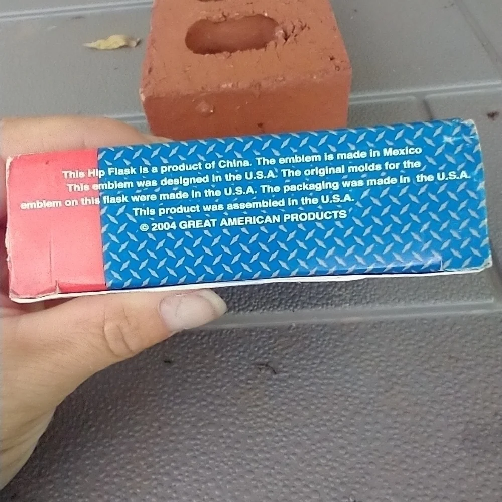 Stainless steel 6 oz. Hip flask. See pics for full - Picture 6 of 12